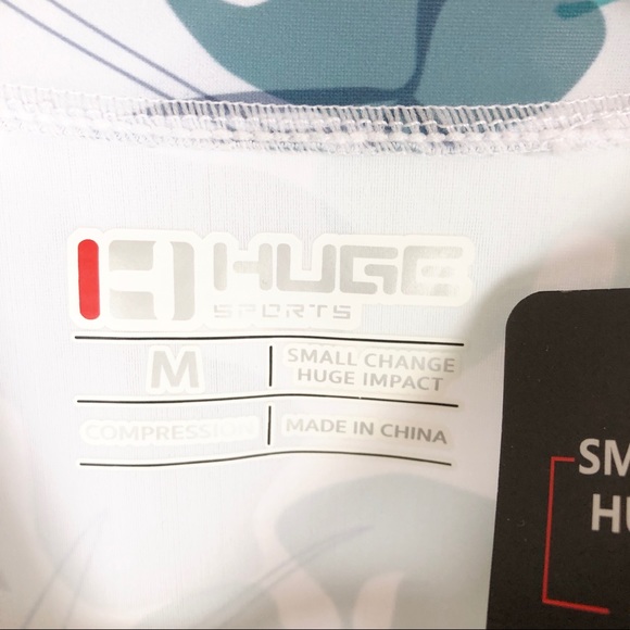 (C-12) Huge Sports Compression Surf Top Medium - Picture 5 of 6